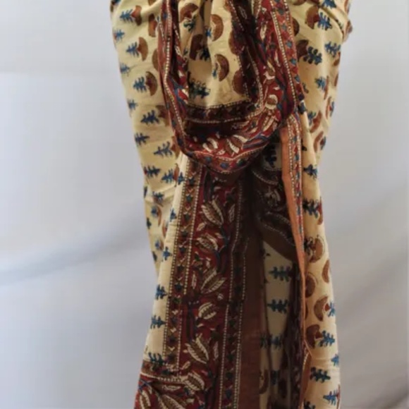 Versatile Fan India Print Sarong, 45 x 70 Inches - Picture 5 of 5
